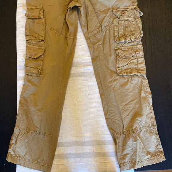 Lions crest cargo pants.  Size 34x32 color khaki. Straight fit - Picture 5 of 8